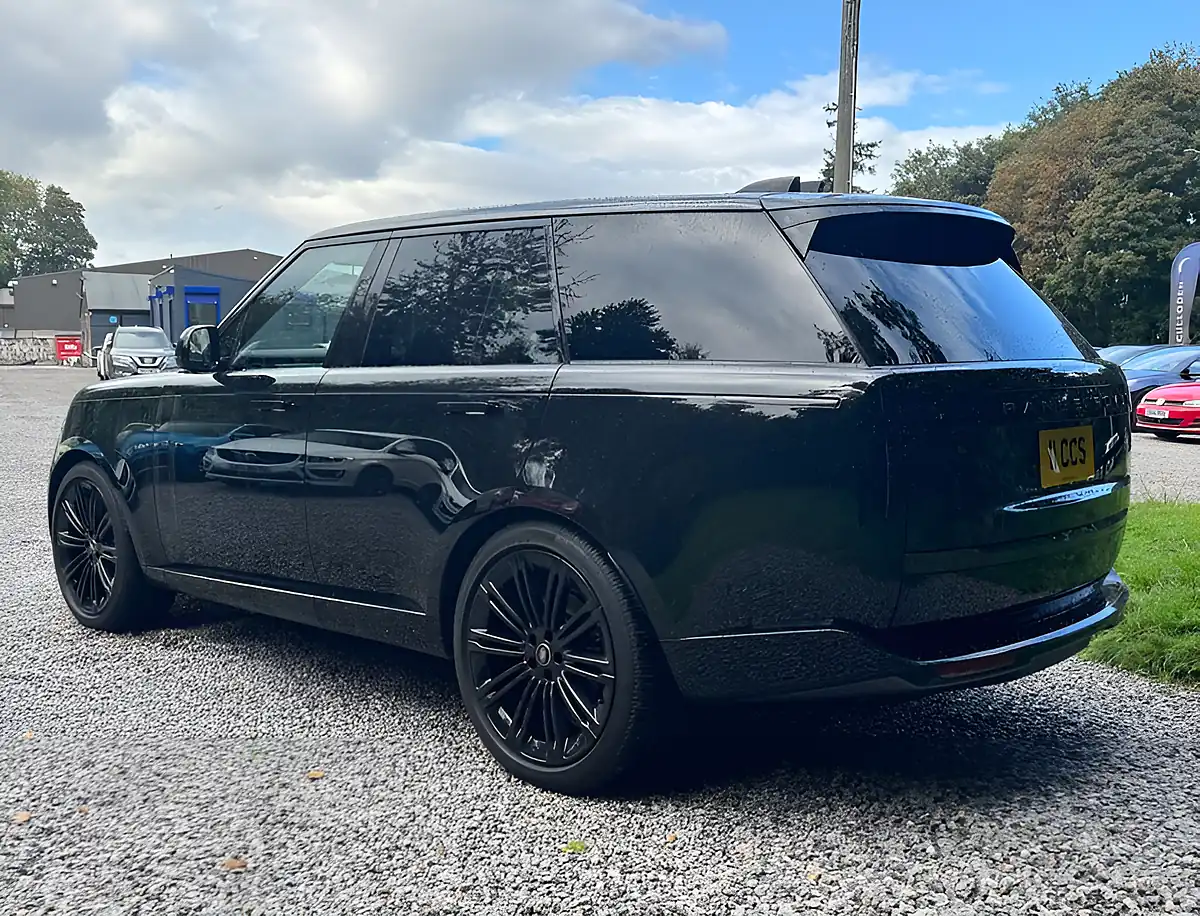 Used 2025 Land Rover Range Rover Se Santorini Black - Interior and Exterior details 5