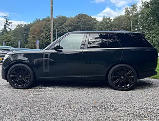 Used 2025 Land Rover Range Rover Se Santorini Black - Interior and Exterior details 6