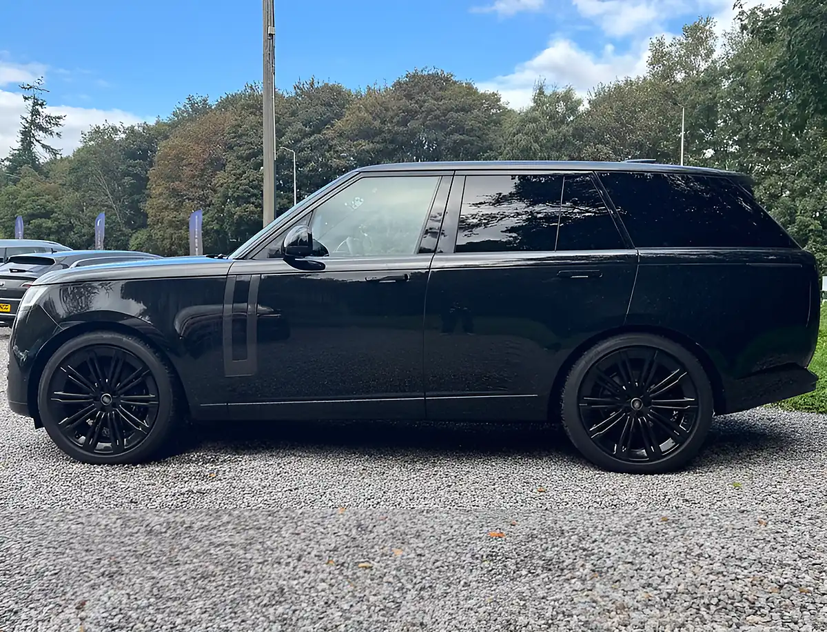 Used 2025 Land Rover Range Rover Se Santorini Black - Interior and Exterior details 6