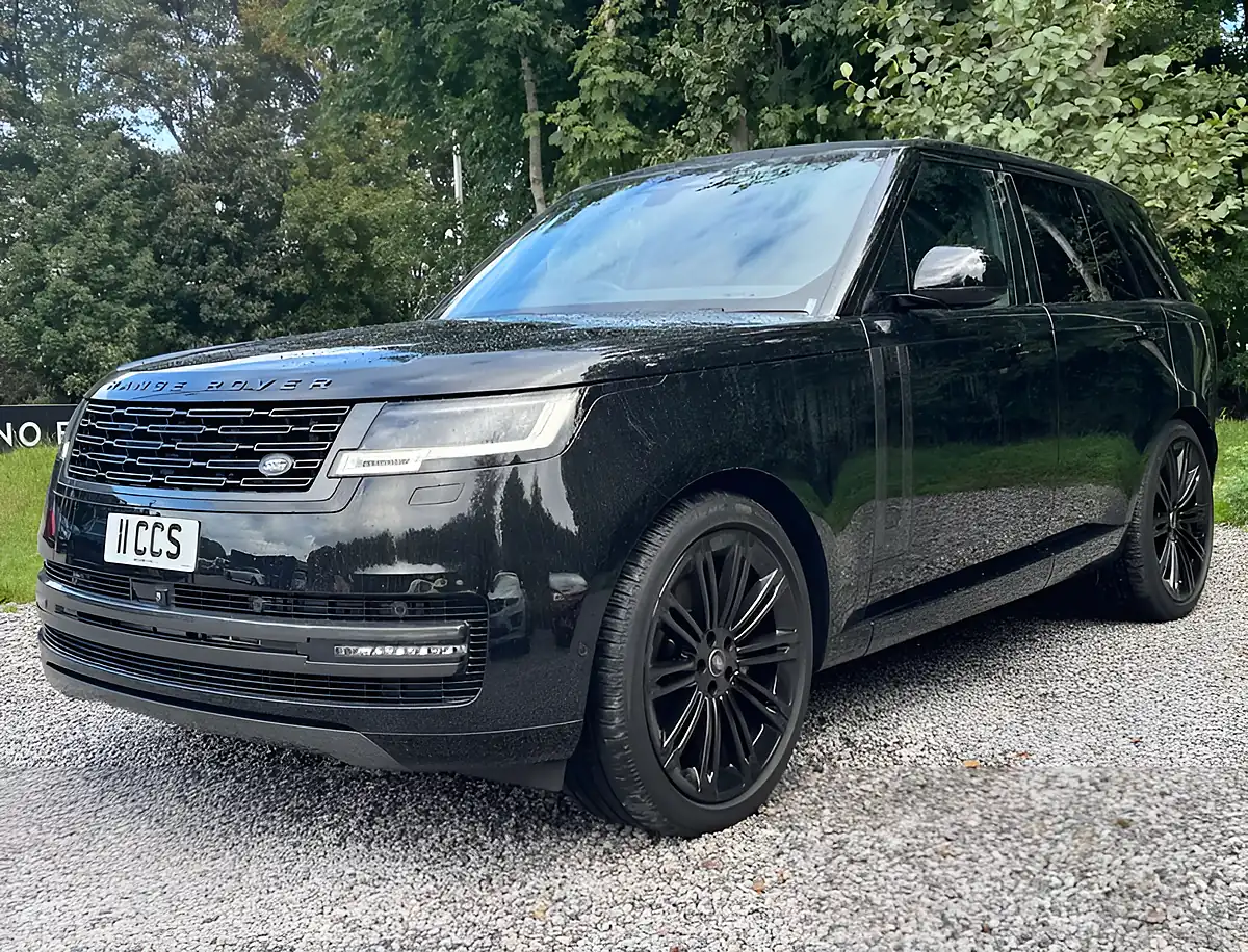 Used 2025 Land Rover Range Rover Se Santorini Black - Interior and Exterior details 9