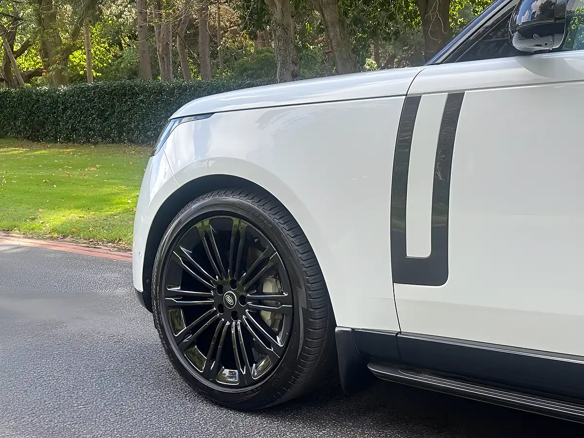 Used 2025 Land Rover Range Rover Se White - Interior and Exterior details 11