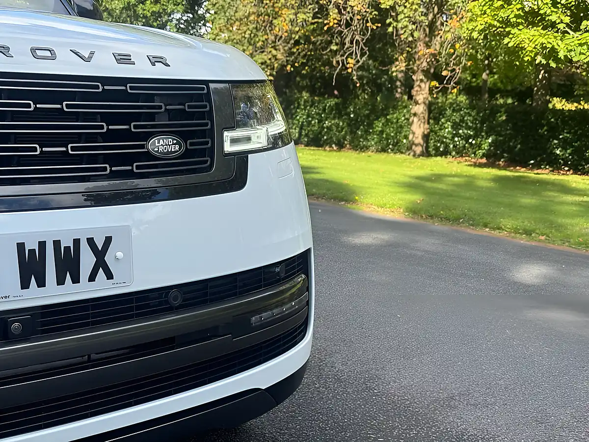 Used 2025 Land Rover Range Rover Se White - Interior and Exterior details 12