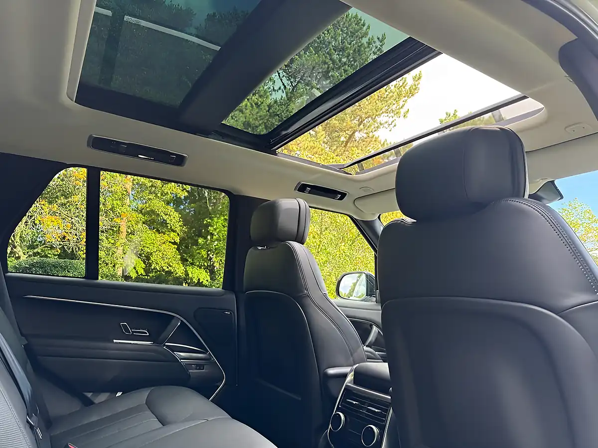 Used 2025 Land Rover Range Rover Se White - Interior and Exterior details 13