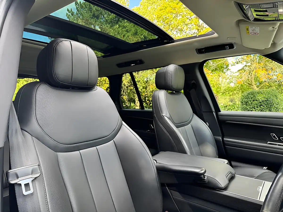 Used 2025 Land Rover Range Rover Se White - Interior and Exterior details 14