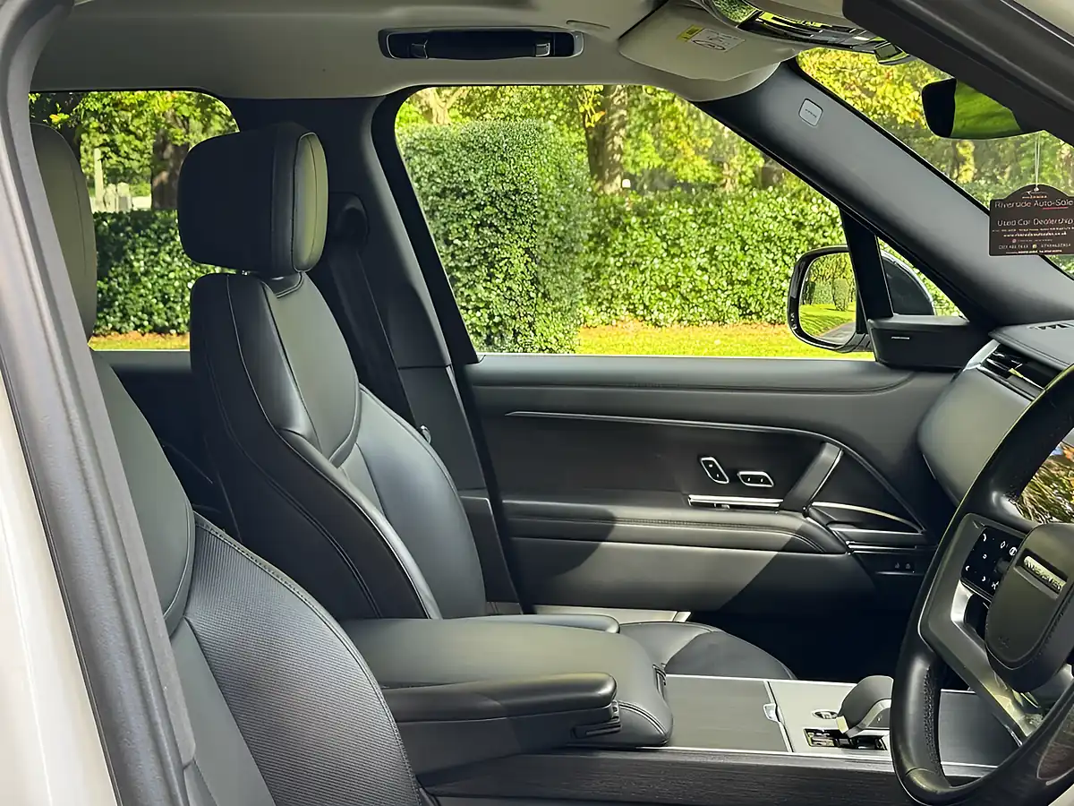 Used 2025 Land Rover Range Rover Se White - Interior and Exterior details 19