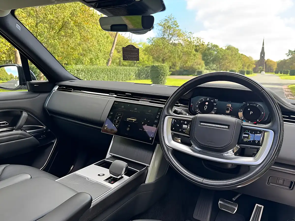 Used 2025 Land Rover Range Rover Se White - Interior and Exterior details 3