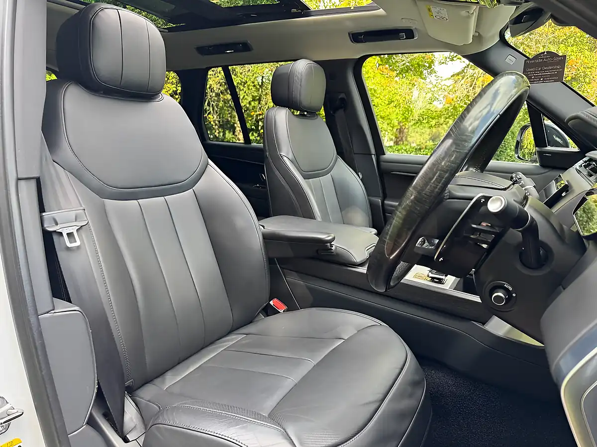 Used 2025 Land Rover Range Rover Se White - Interior and Exterior details 4