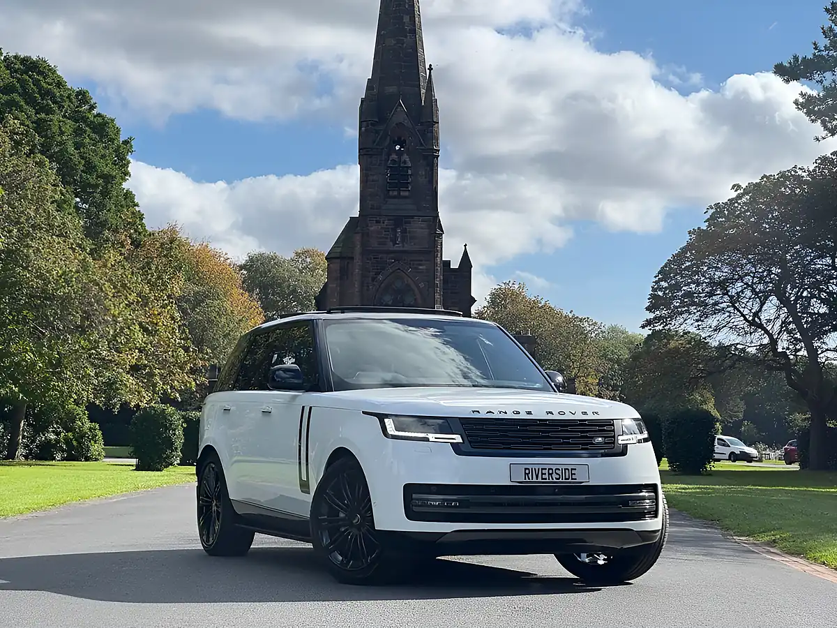 Used 2025 Land Rover Range Rover Se White - Interior and Exterior details 5