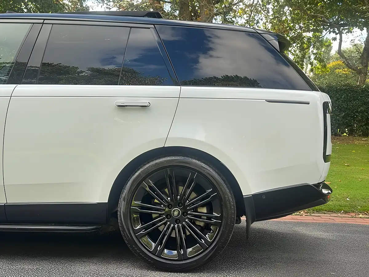 Used 2025 Land Rover Range Rover Se White - Interior and Exterior details 6