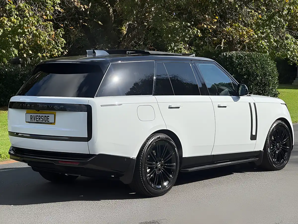 Used 2025 Land Rover Range Rover Se White - Interior and Exterior details 7