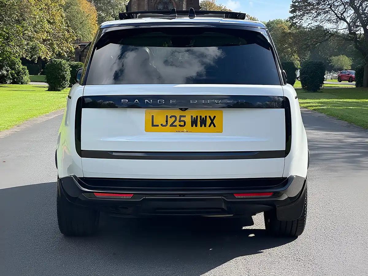Used 2025 Land Rover Range Rover Se White - Interior and Exterior details 8