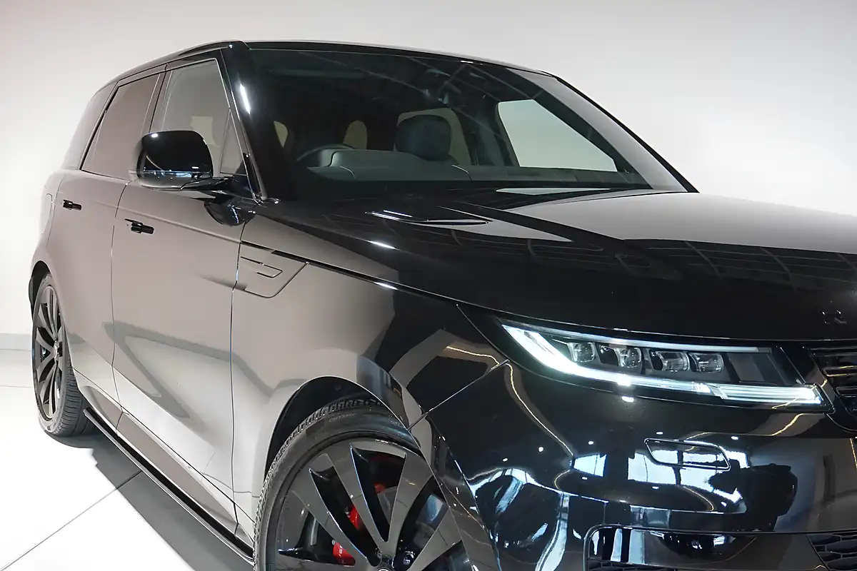 Used 2025 Land Rover Range Rover Sport Dynamic Se Black - Interior and Exterior details 15