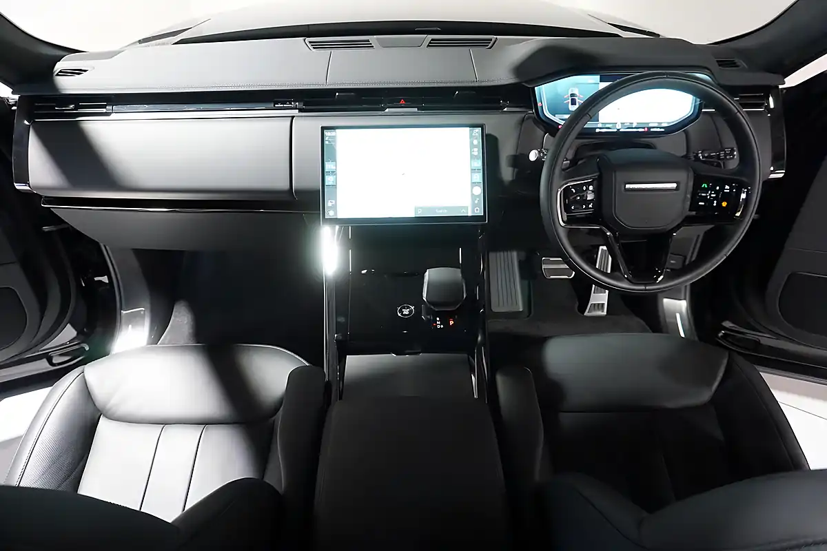 Used 2025 Land Rover Range Rover Sport Dynamic Se Black - Interior and Exterior details 7