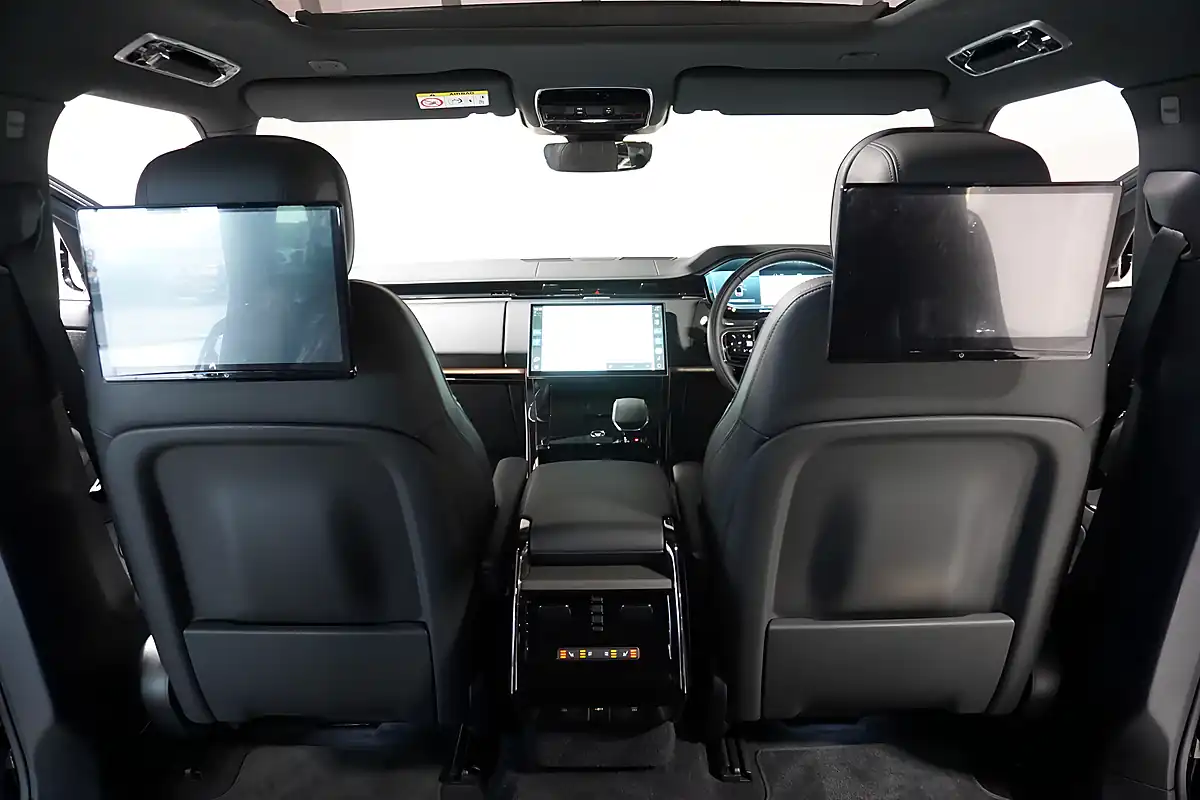 Used 2025 Land Rover Range Rover Sport Dynamic Se Black - Interior and Exterior details 8