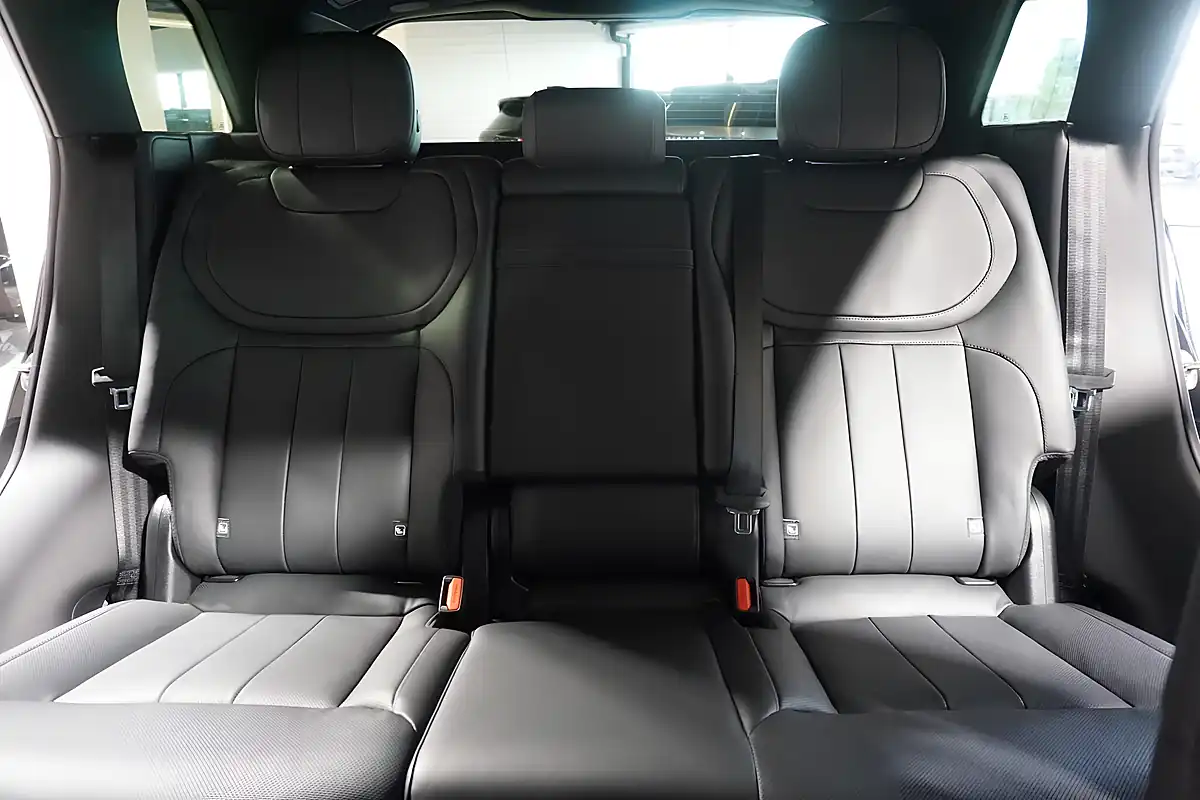 Used 2025 Land Rover Range Rover Sport Dynamic Se Black - Interior and Exterior details 9