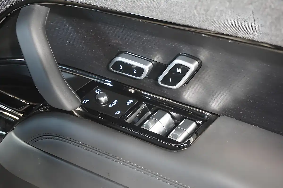 Used 2025 Land Rover Range Rover Sport Dynamic Se Eiger Grey - Interior and Exterior details 18