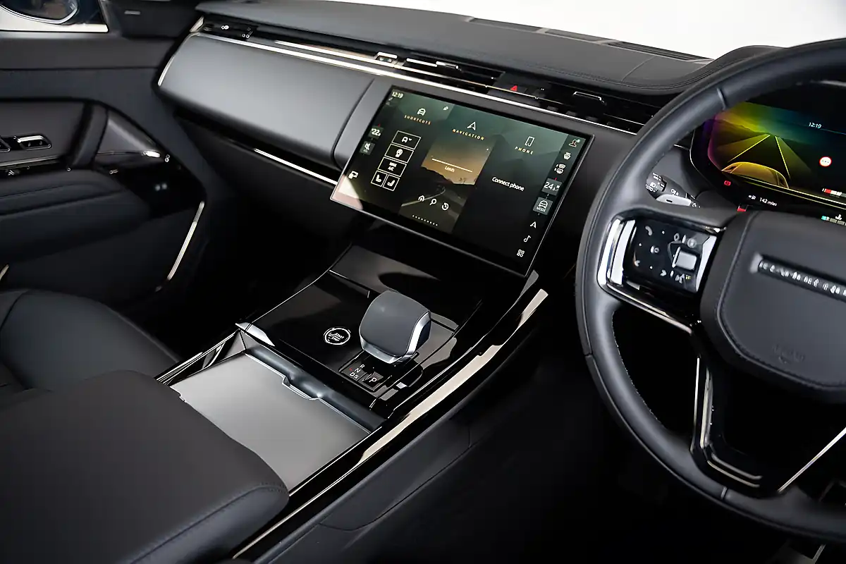 Used 2025 Land Rover Range Rover Sport Dynamic Se Grey - Interior and Exterior details 16