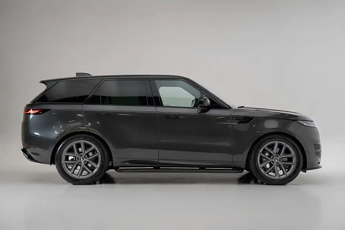 Used 2025 Land Rover Range Rover Sport Dynamic Se Grey - Interior and Exterior details 6