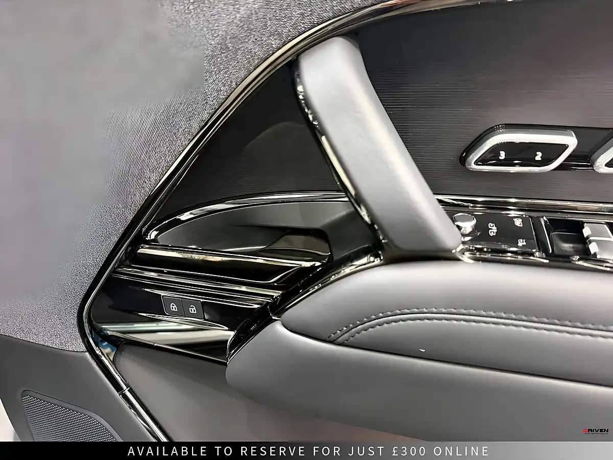 Used 2025 Land Rover Range Rover Sport Dynamic Se Grey - Interior and Exterior details 19