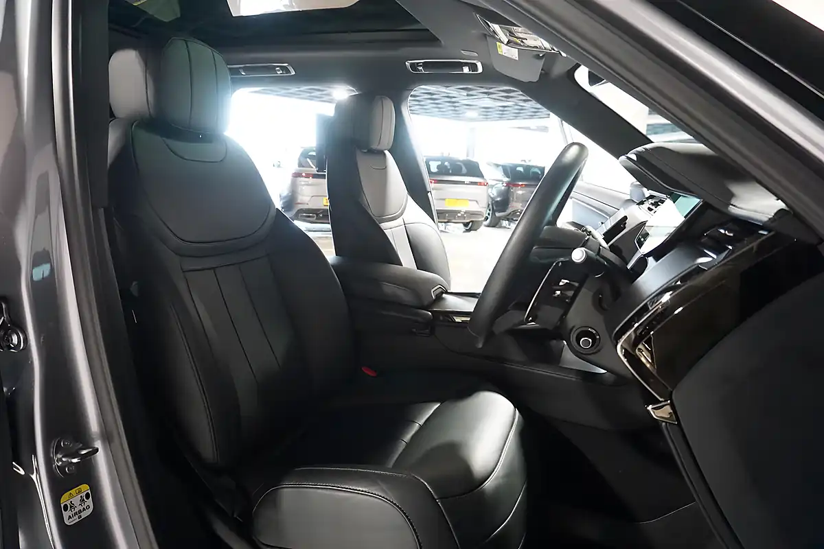 Used 2025 Land Rover Range Rover Sport Dynamic Se Grey - Interior and Exterior details 11