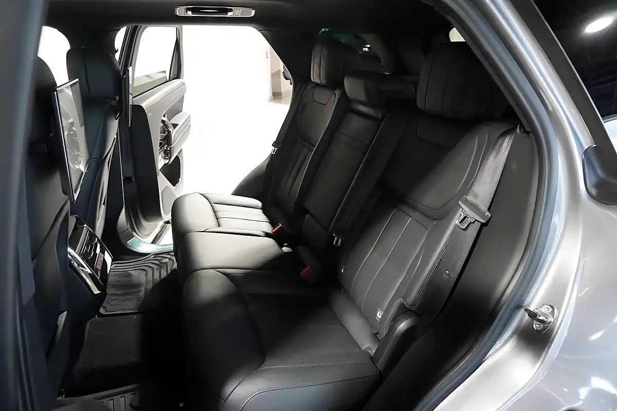 Used 2025 Land Rover Range Rover Sport Dynamic Se Grey - Interior and Exterior details 12