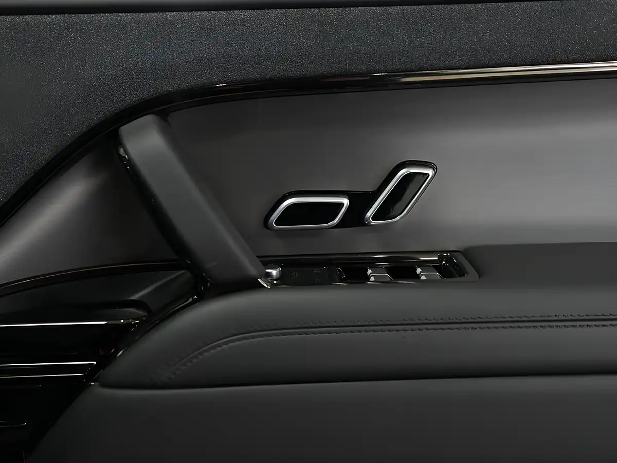 Used 2025 Land Rover Range Rover Sport Dynamic Se Urban Santorini Black - Interior and Exterior details 11