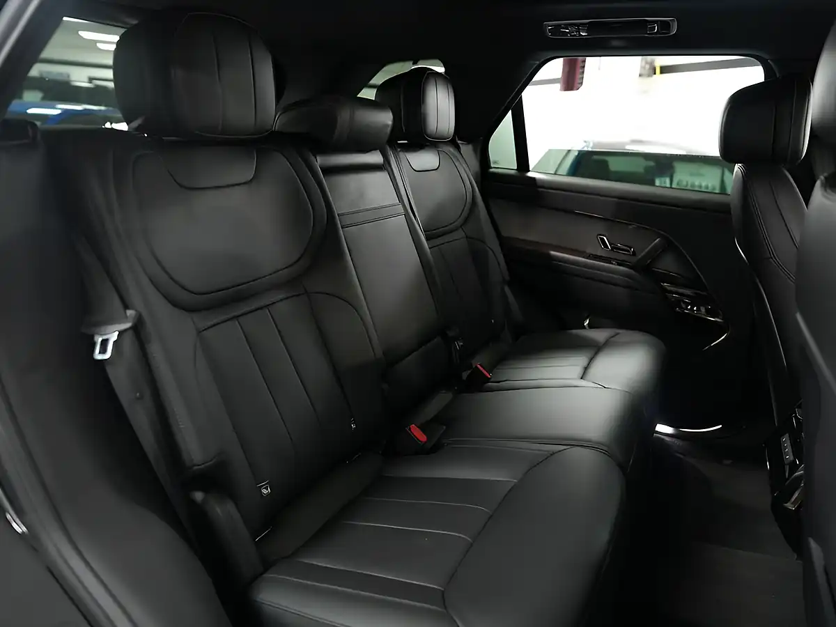 Used 2025 Land Rover Range Rover Sport Dynamic Se Urban Santorini Black - Interior and Exterior details 15
