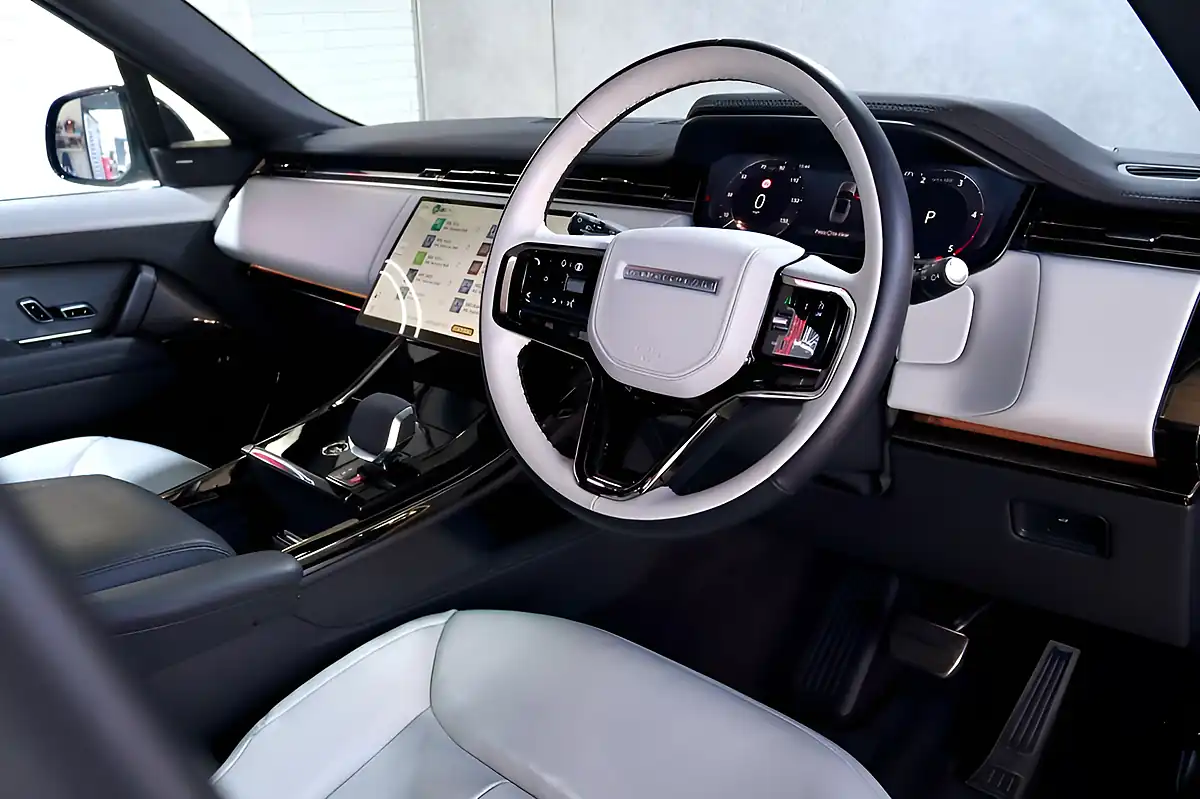 Used 2025 Land Rover Range Rover Sport Edition Blue - Interior and Exterior details 10