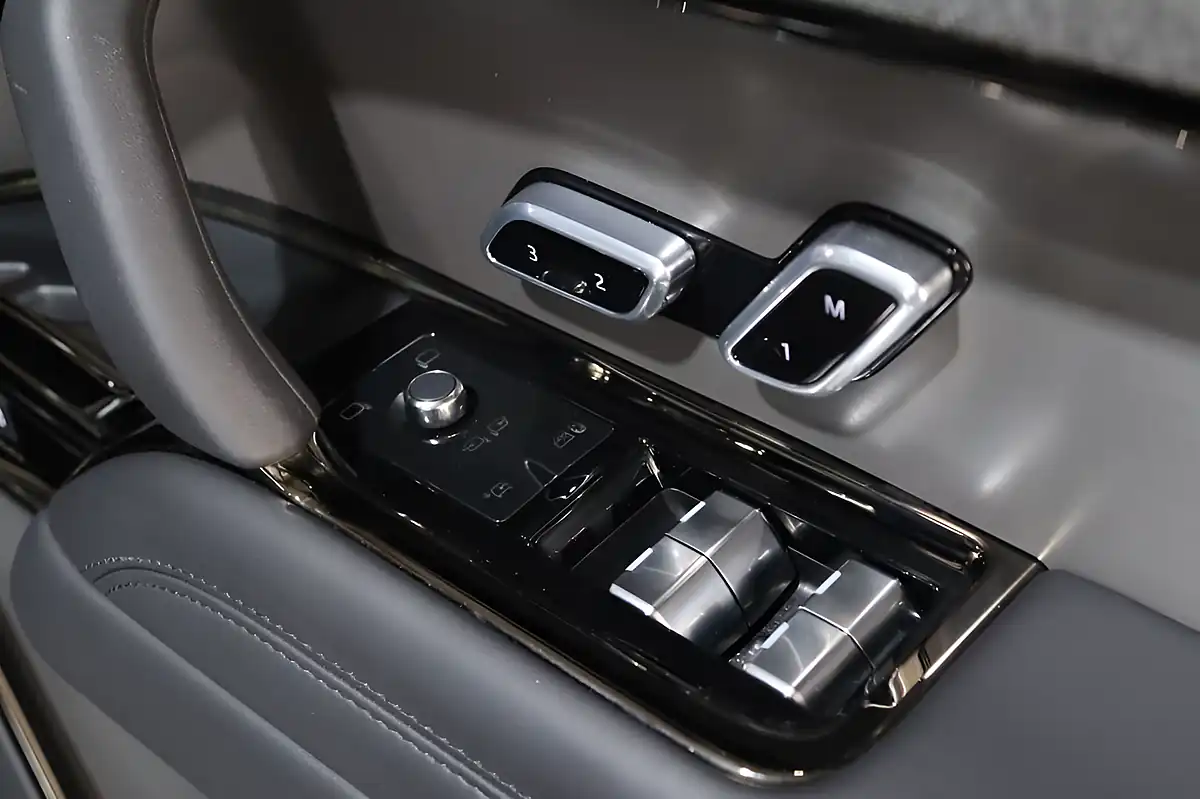 Used 2025 Land Rover Range Rover Sport Edition Blue - Interior and Exterior details 15