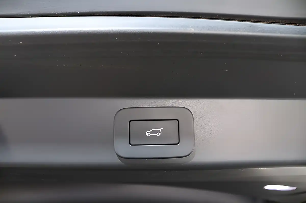 Used 2025 Land Rover Range Rover Sport Edition Blue - Interior and Exterior details 16