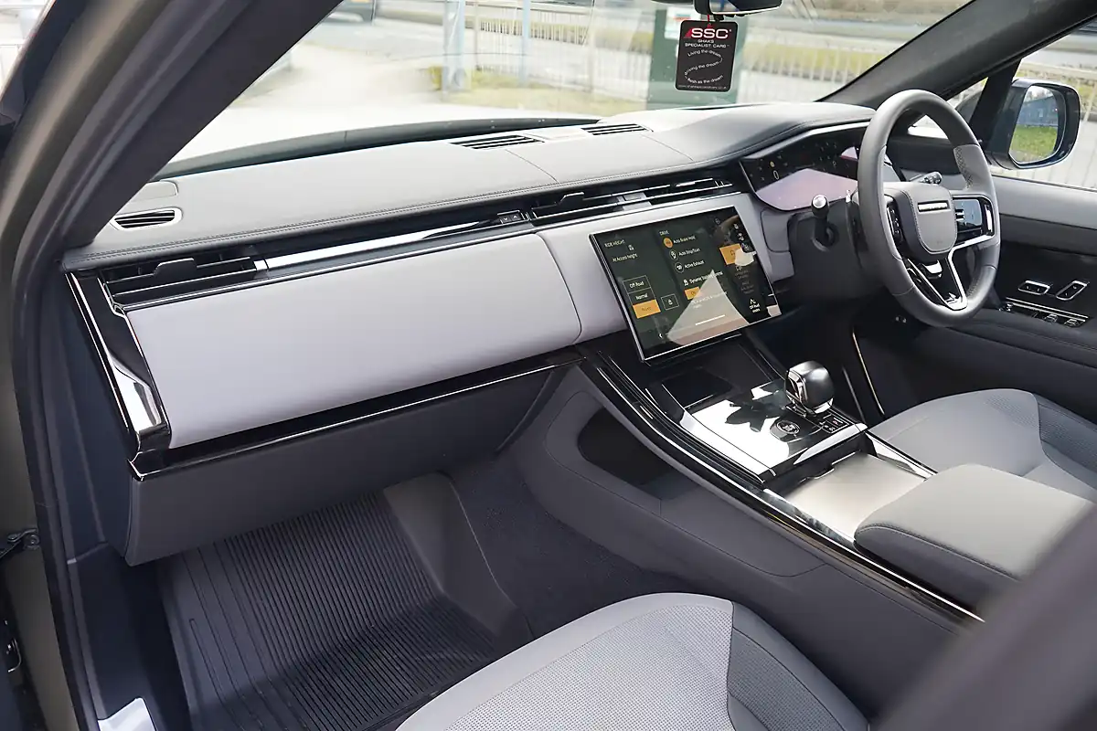 Used 2025 Land Rover Range Rover Sport Sv Edition One Bronze - Interior and Exterior details 12
