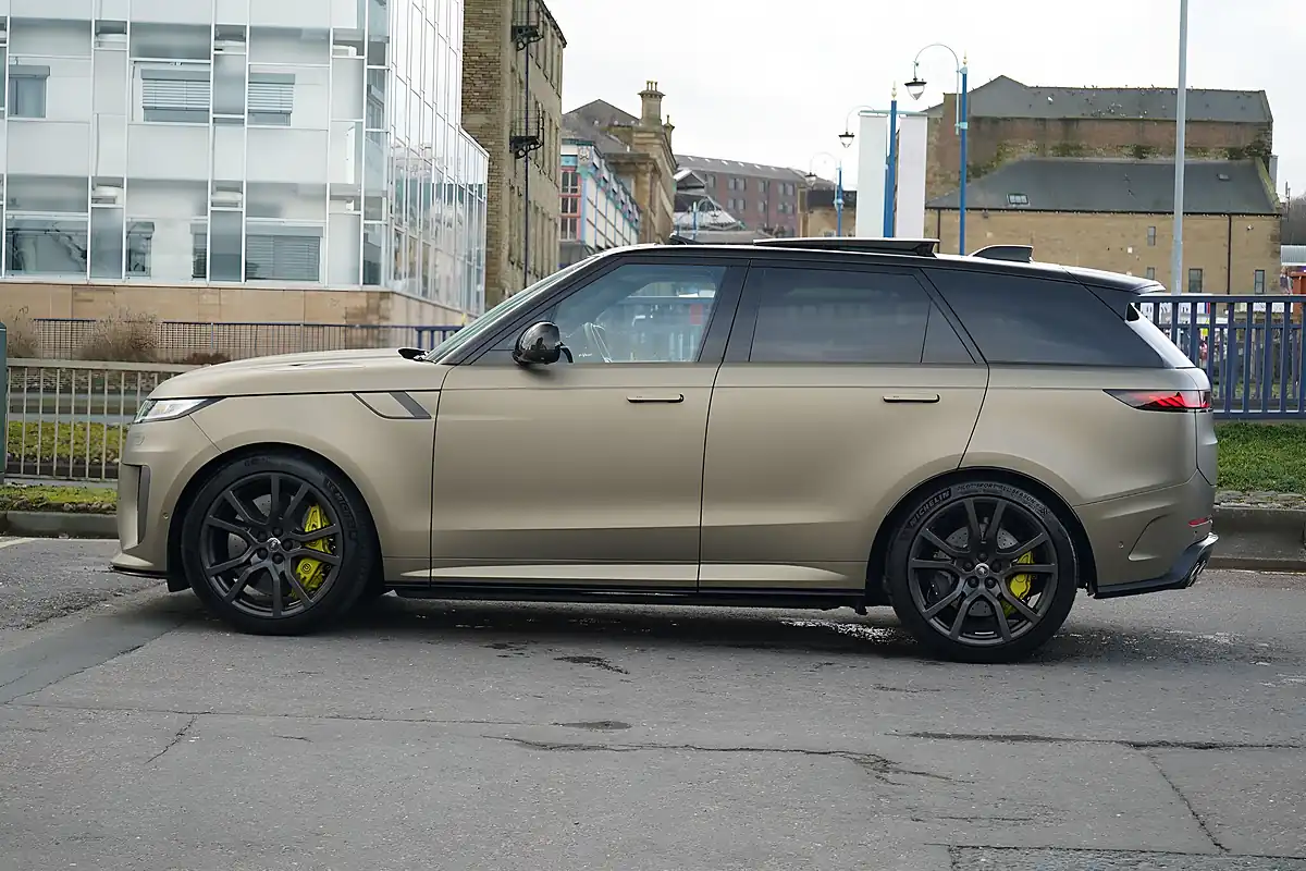 Used 2025 Land Rover Range Rover Sport Sv Edition One Bronze - Interior and Exterior details 8