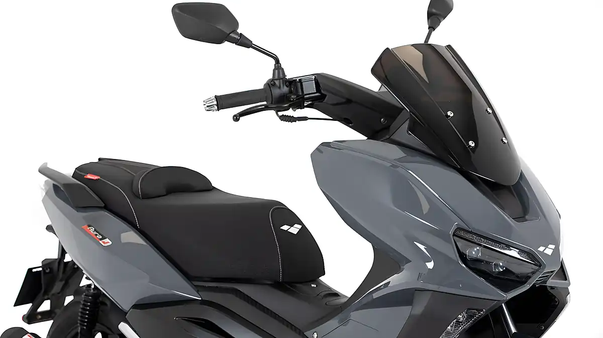 Used 2025 Lexmoto Aura 125 Black - Front View