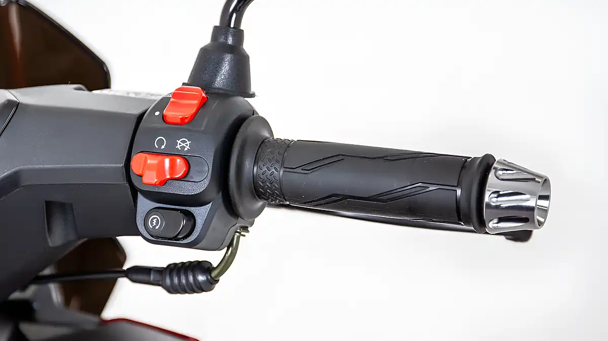 Used 2025 Lexmoto Aura 125 Black - Interior and Exterior details 8