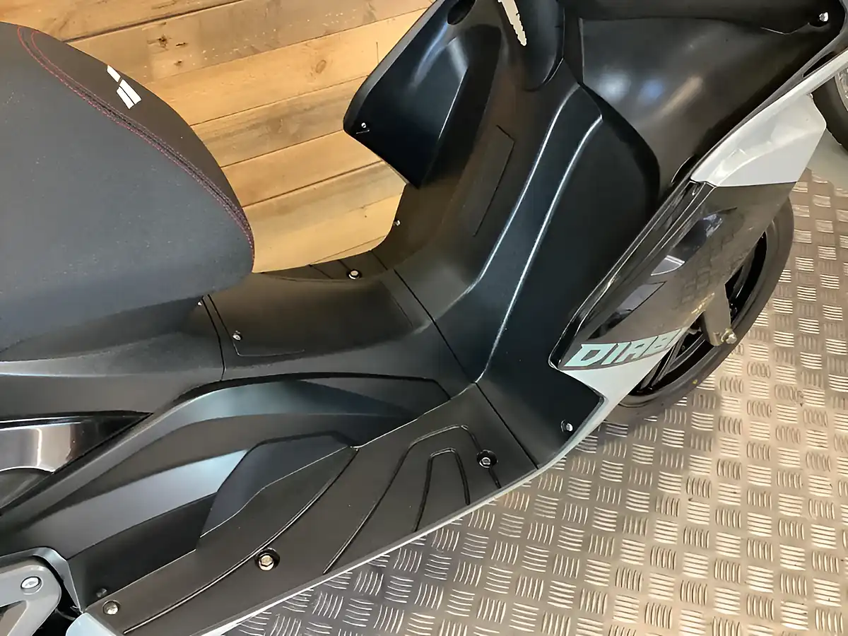 Used 2025 Lexmoto Diablo Black - Interior and Exterior details 16