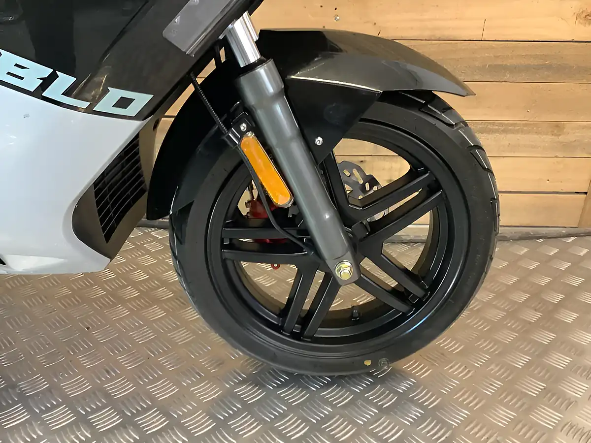 Used 2025 Lexmoto Diablo Black - Interior and Exterior details 18