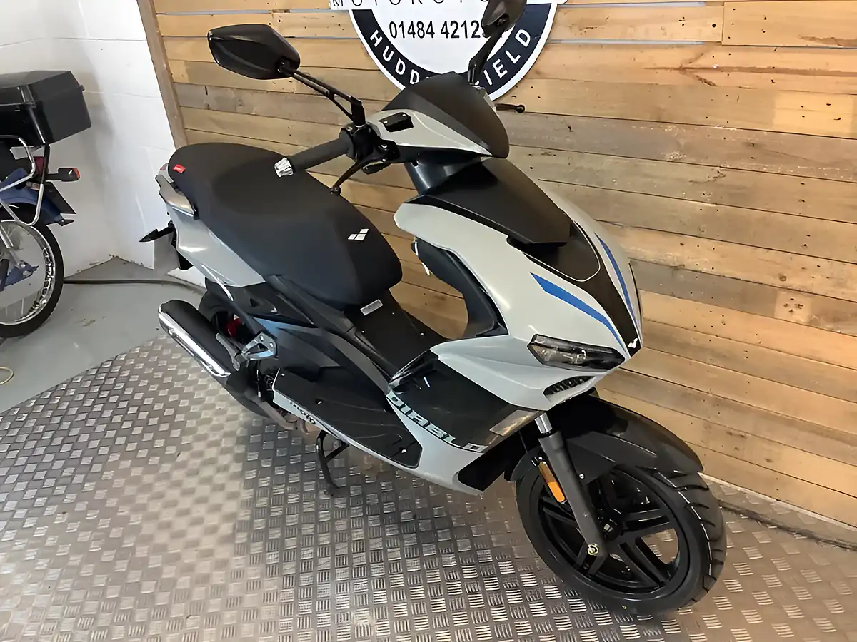 Used 2025 Lexmoto Diablo Black - Interior and Exterior details 5