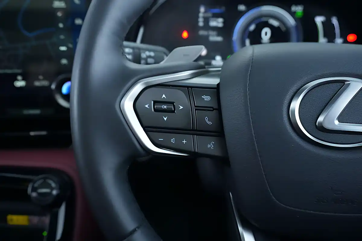 Used 2025 Lexus Nx Premium Green - Interior and Exterior details 11