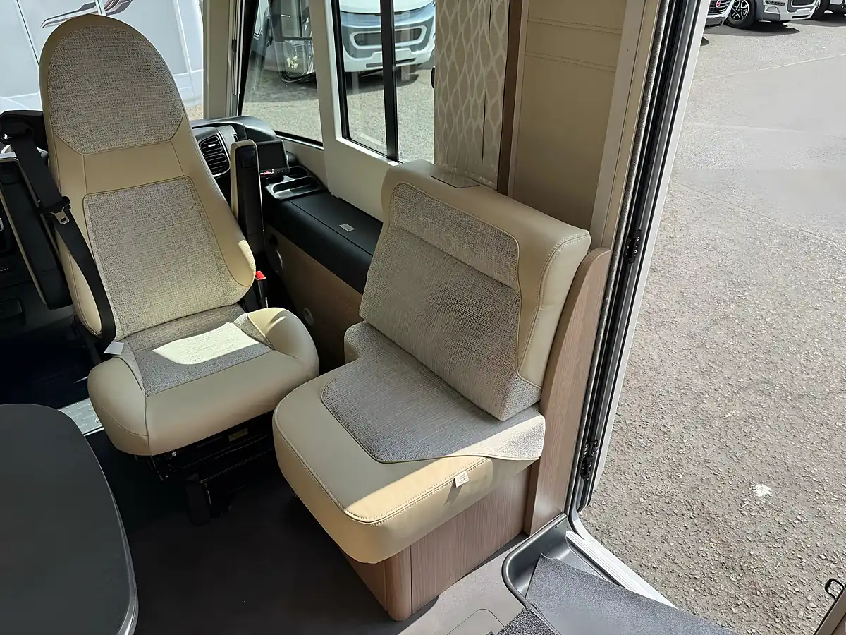 Used 2025 Malibu I450RB-LE Comfort Class - Interior and Exterior details 15