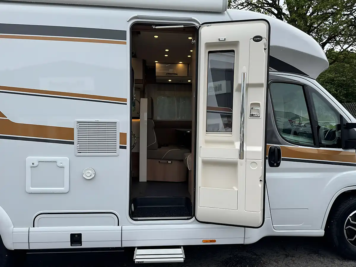 Used 2025 Malibu T-Class 460KB-LE Low Profile - Interior and Exterior details 13