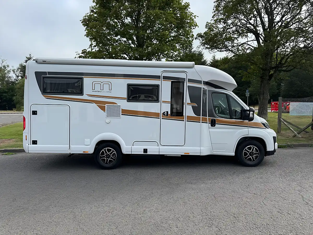 Used 2025 Malibu T430KB-LE Lightweight - Front View