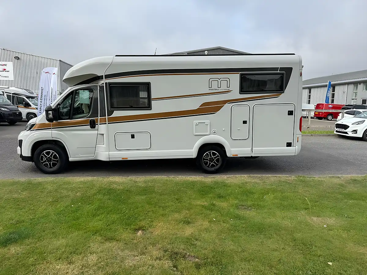 Used 2025 Malibu T430KB-LE Lightweight - Interior and Exterior details 4