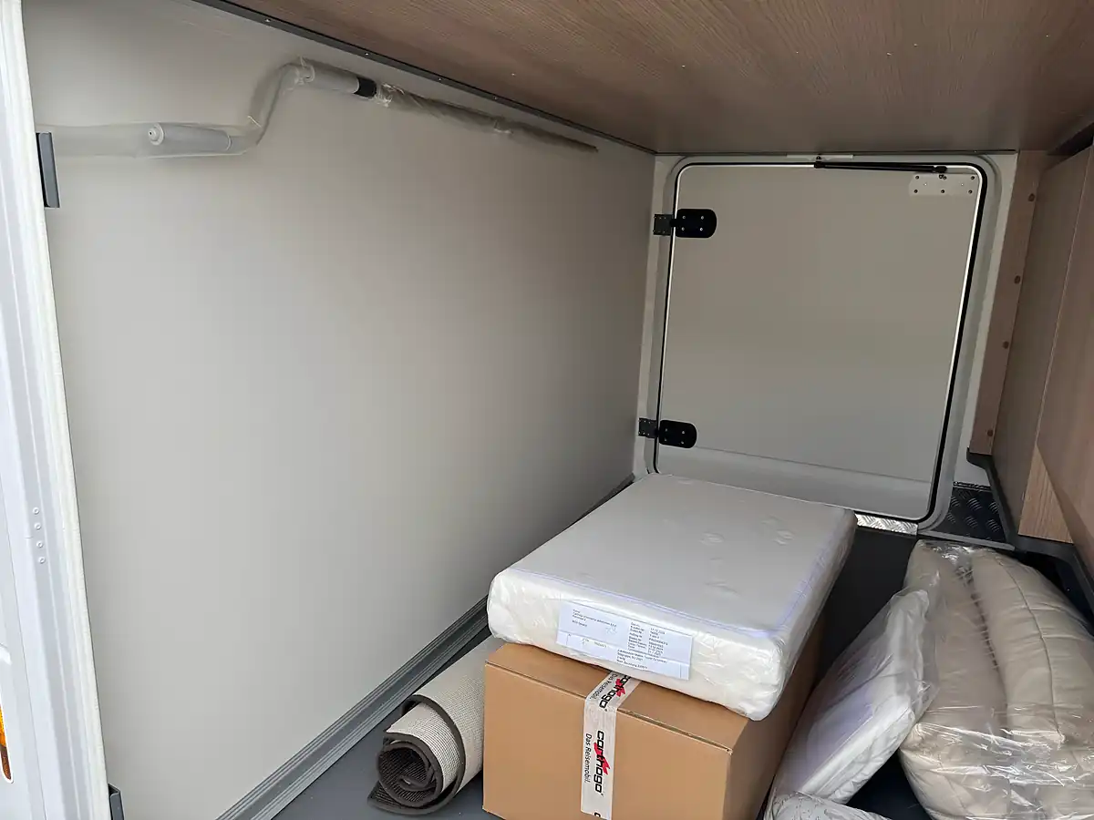 Used 2025 Malibu T430KB-LE Lightweight - Interior and Exterior details 8