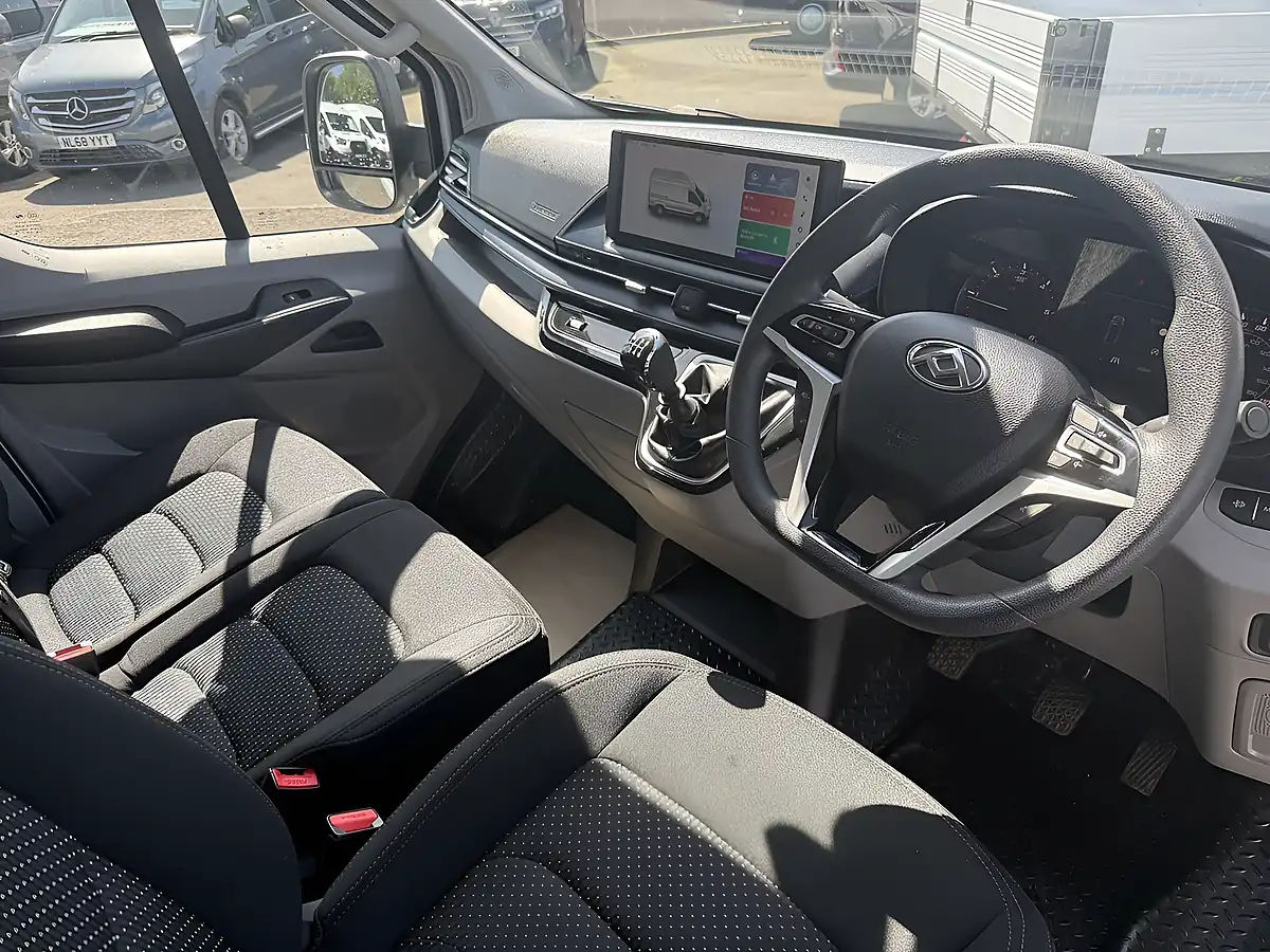 Used 2025 Maxus Deliver 9 Alpine White - Interior and Exterior details 7