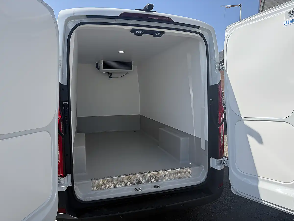 Used 2025 Maxus Deliver 9 Alpine White - Interior and Exterior details 8