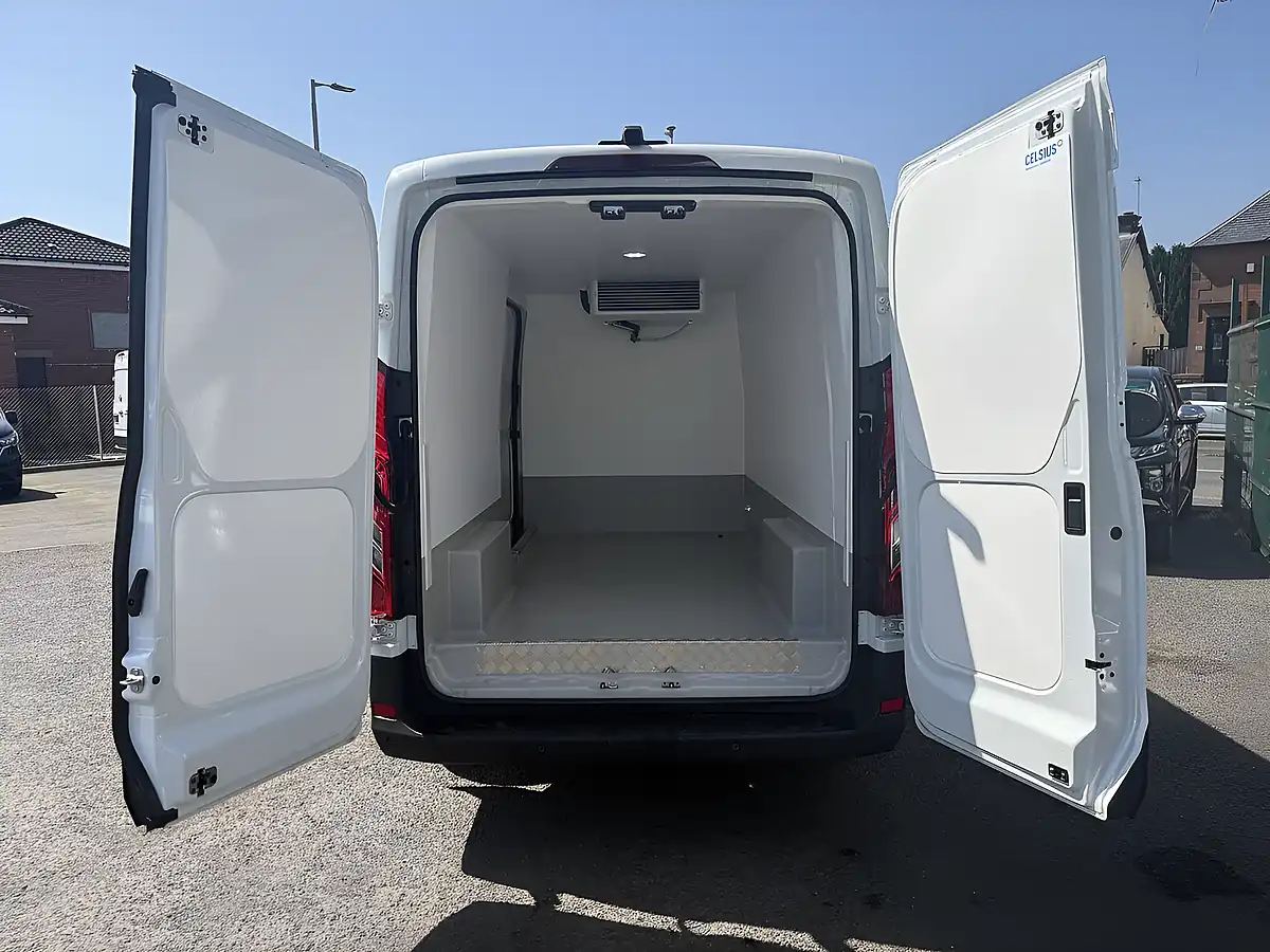 Used 2025 Maxus Deliver 9 Alpine White - Interior and Exterior details 9