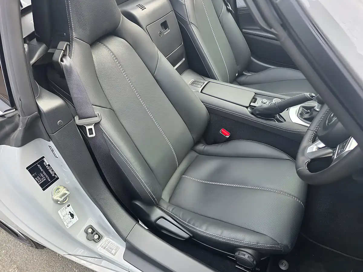 Used 2025 Mazda MX-5 Exclusive-Line Aero Grey - Interior and Exterior details 16