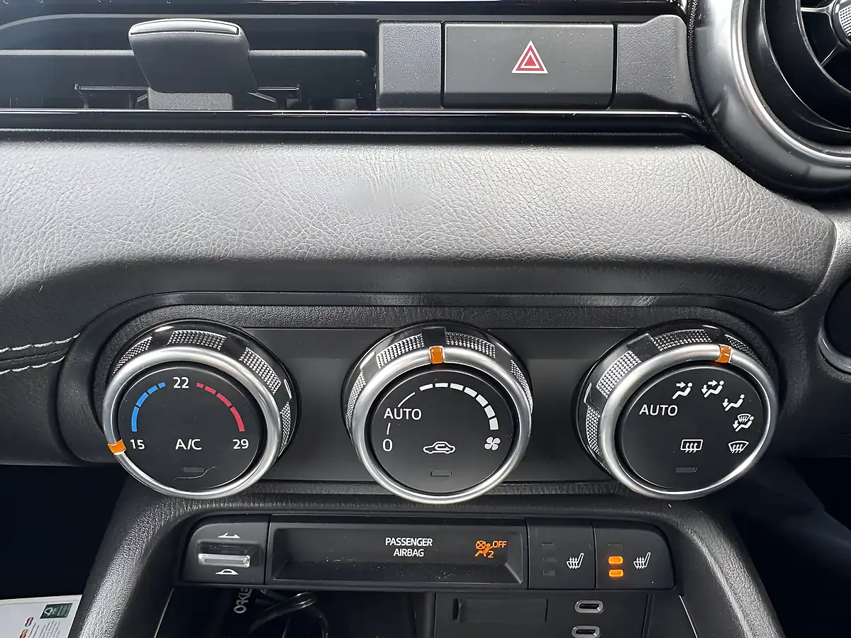 Used 2025 Mazda MX-5 Rf Exclusive-Line Red - Interior and Exterior details 4