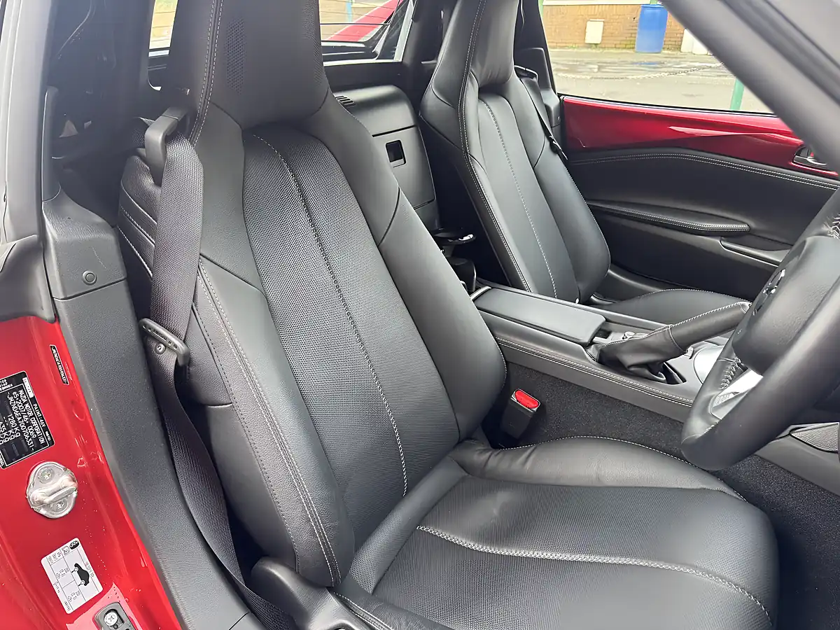 Used 2025 Mazda MX-5 Rf Exclusive-Line Red - Interior and Exterior details 7