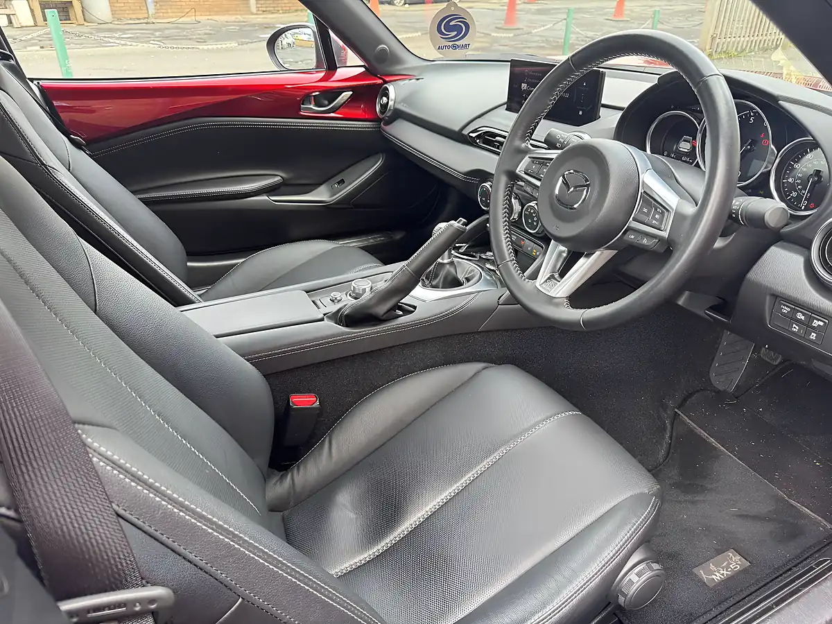 Used 2025 Mazda MX-5 Rf Exclusive-Line Red - Interior and Exterior details 9